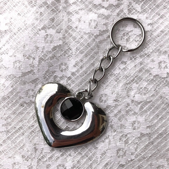 🔥3/$10 Free w. Purchase-Heart Keychain - Picture 1 of 6
